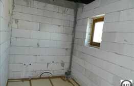 Casa la rosu in zona linistita! 160 mp utili si 700 mp teren!