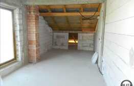 Casa la rosu in zona linistita! 160 mp utili si 700 mp teren!