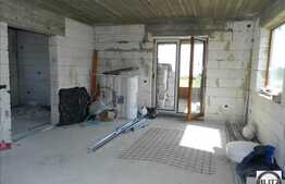 Casa la rosu in zona linistita! 160 mp utili si 700 mp teren!