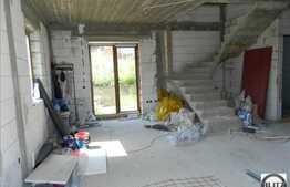 Casa la rosu in zona linistita! 160 mp utili si 700 mp teren!