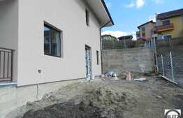 Casa tip duplex  in Borhanci, 130 mp utili si 400 mp gradina. Semifinisata!