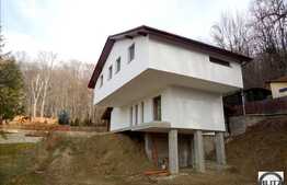 Casa unica, arhitectura moderna, deosebita intr-un decor pitoresc. Semifinisata!