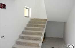 Triplex cu 130 mp utili, semifinisat in zona Floresti.