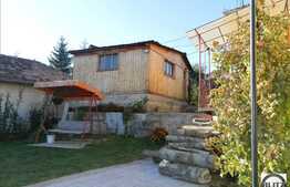 Casa de vanzare, 127 mp utili cu 500 mp teren, cu garaj in curte!