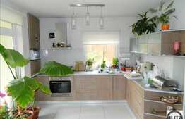 Casa insiruita 128 mp utili, cu garaj, P+M, in zona de case