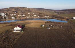 De vanzare teren Chinteni cu panorama spre lac