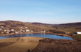 De vanzare teren Chinteni cu panorama spre lac