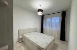 Apartament 3 camere, 59.50 mp, intermediar, debara, parcare, zona VIVO