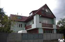 Zona linistita de case, acces usor in centru !