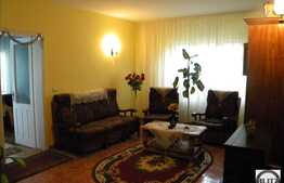 Zona linistita de case, acces usor in centru !