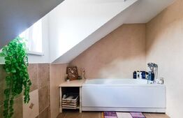 Casă unifamilială 9 camere, teren 560 mp, 7 locuri de parcare