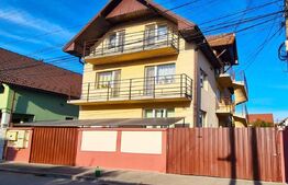 Casă unifamilială 9 camere, teren 560 mp, 7 locuri de parcare