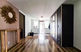 Casă unifamilială 9 camere, teren 560 mp, 7 locuri de parcare