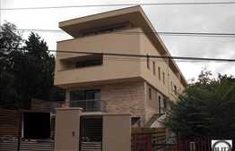 Zona centrala, calitate deosebita, suprafata generoasa!