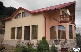 Gradina amenajata de 3500 mp, intimitate si liniste!Priveliste deosebita!