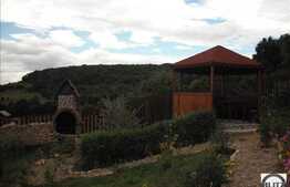 Gradina amenajata de 3500 mp, intimitate si liniste!Priveliste deosebita!