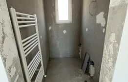 Apartament semidecomandat, bucatarie inchisa, terasa de 64 mp, zona centrala