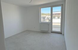 Apartament semidecomandat, bucatarie inchisa, terasa de 64 mp, zona centrala