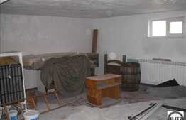 O casa cu suprafata generoasa in zona deosebita!