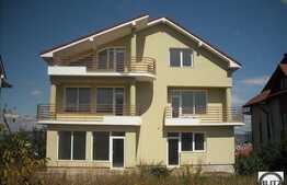 O casa cu suprafata generoasa in zona deosebita!