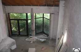 Casa in zona linistita cu stil arhitectural deosebit!