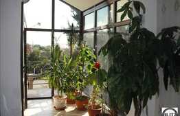 Casa in zona linistita cu stil arhitectural deosebit!