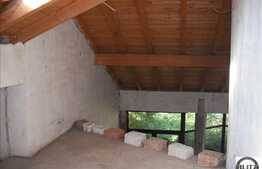 Casa in zona linistita cu stil arhitectural deosebit!