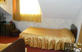 De vanzare casa cu 8 camere, 480 mp utili si teren de 986 mp