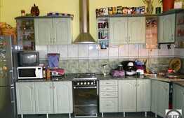 De vanzare casa cu 8 camere, 480 mp utili si teren de 986 mp