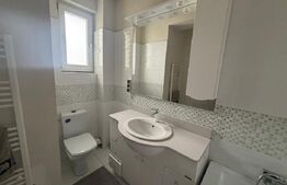 Apartament 3 camere, 57 mp, 2 balcoane, parcare, zona Eroilor 
