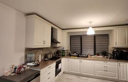 Apartament 3 camere, 2 bai, 2 parcari, 92 mp, zona Florilor