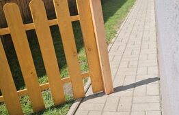 Casă modernă în Sânpetru – complet mobilată și utilată, curte privată