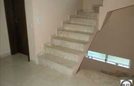 Imobil DEOSEBIT cu 500 mp utili si 8 camere !!!