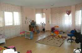 Imobil DEOSEBIT cu 500 mp utili si 8 camere !!!