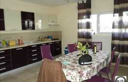 Imobil DEOSEBIT cu 500 mp utili si 8 camere !!!