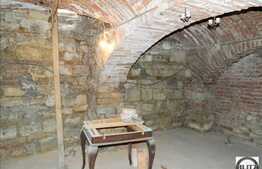 Casa de vanzare compusa din 2 apartamente, 177 mp utili