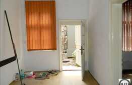 Casa de vanzare compusa din 2 apartamente, 177 mp utili