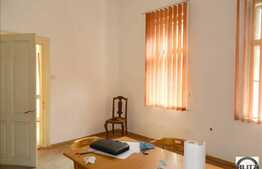 Casa de vanzare compusa din 2 apartamente, 177 mp utili