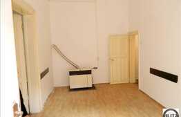 Casa de vanzare compusa din 2 apartamente, 177 mp utili