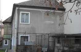 Casa de vanzare, 200 mp, cu teren de 426 mp si front la 2 strazi, zona Guia!