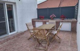 Apartament tip vilă, renovat complet, cu terasă și parcare – Baciu Regal