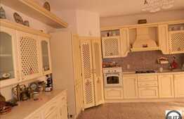 O casa in stil neoclasic. Gust, eleganta, caldura !