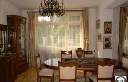 O casa in stil neoclasic. Gust, eleganta, caldura !