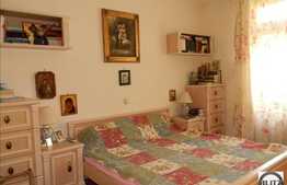 O casa in stil neoclasic. Gust, eleganta, caldura !