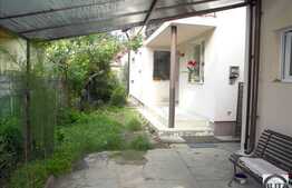 2 case la pret de 1! Zona frumoasa usor accesibila!