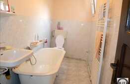 2 case la pret de 1! Zona frumoasa usor accesibila!