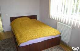 2 case la pret de 1! Zona frumoasa usor accesibila!