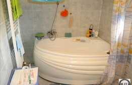 2 case la pret de 1! Zona frumoasa usor accesibila!