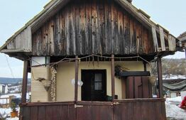 Proprietate cu 2 case, una fiind tradițională, Dezmir 