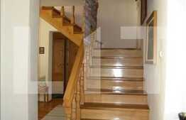 Casa de vanzare individuala cu 380 mp utili in zona centrala.